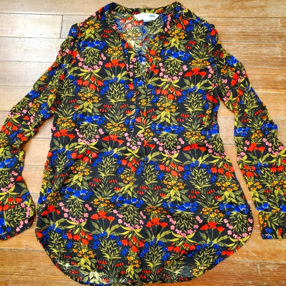 Black floral rayon tunic-length Old Navy blouse